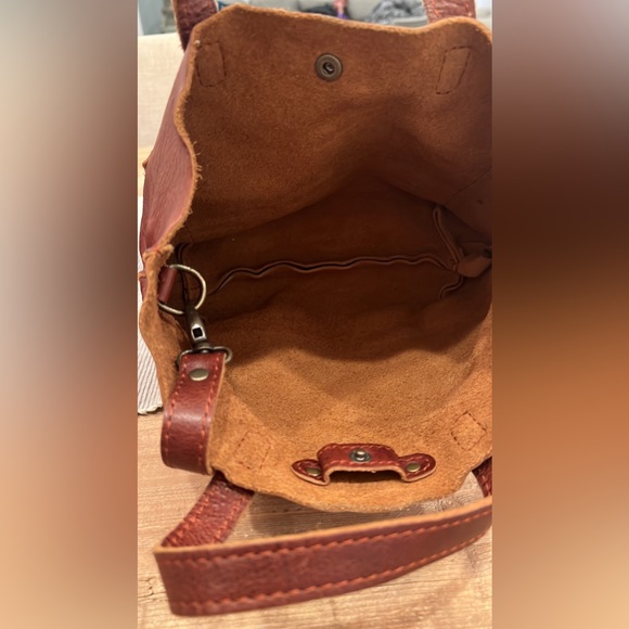 Portland leather company mini crossbody in nutmeg. - Picture 4 of 4
